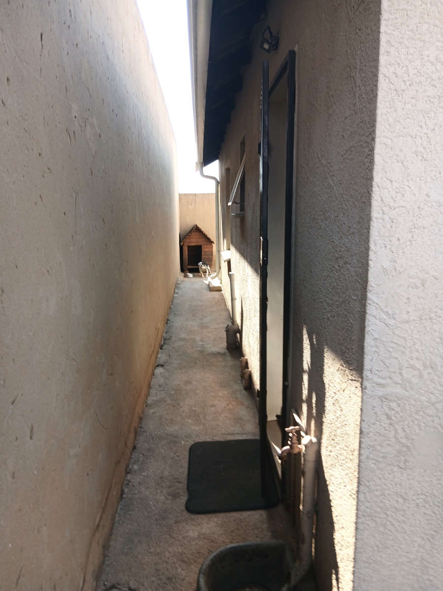 3 Bedroom Property for Sale in Windmill Park Gauteng