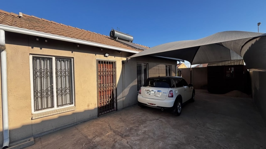 3 Bedroom Property for Sale in Windmill Park Gauteng