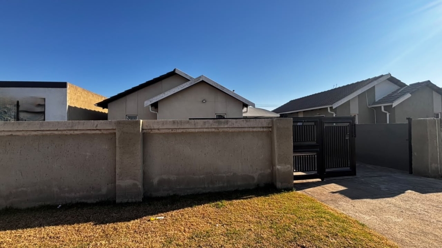 3 Bedroom Property for Sale in Windmill Park Gauteng
