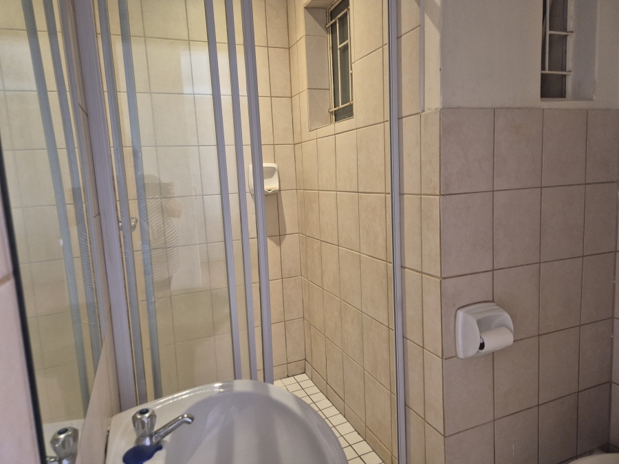 To Let 2 Bedroom Property for Rent in Linden Gauteng