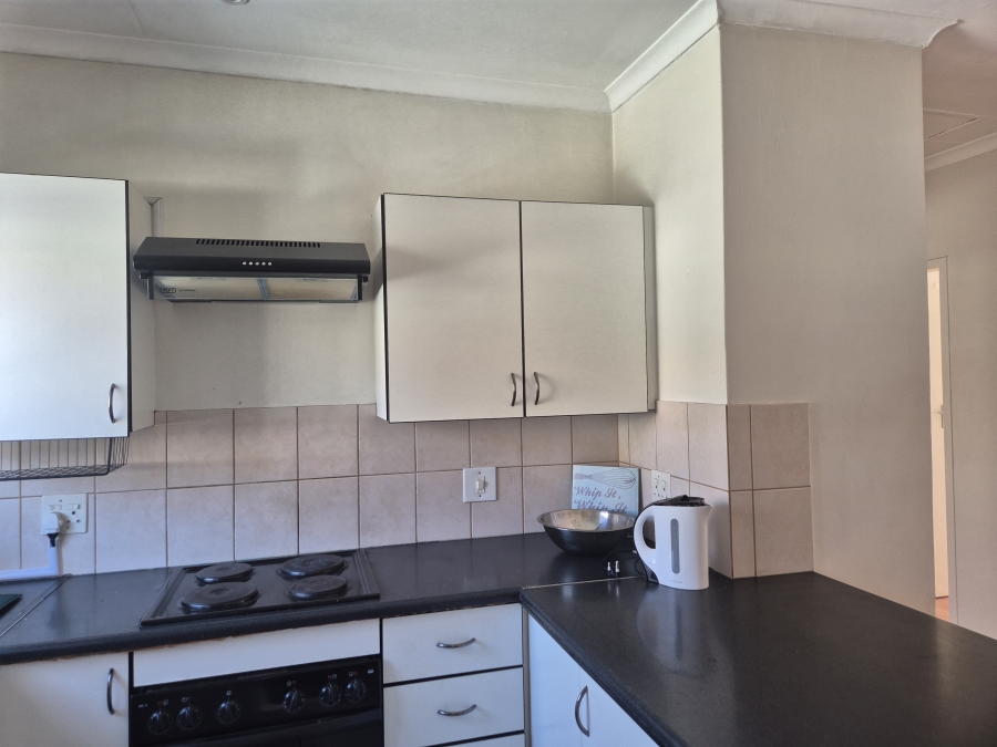 To Let 2 Bedroom Property for Rent in Linden Gauteng
