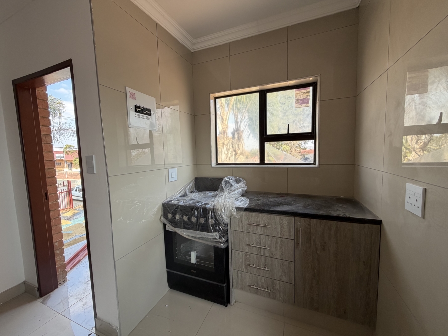To Let 2 Bedroom Property for Rent in Erasmia Gauteng