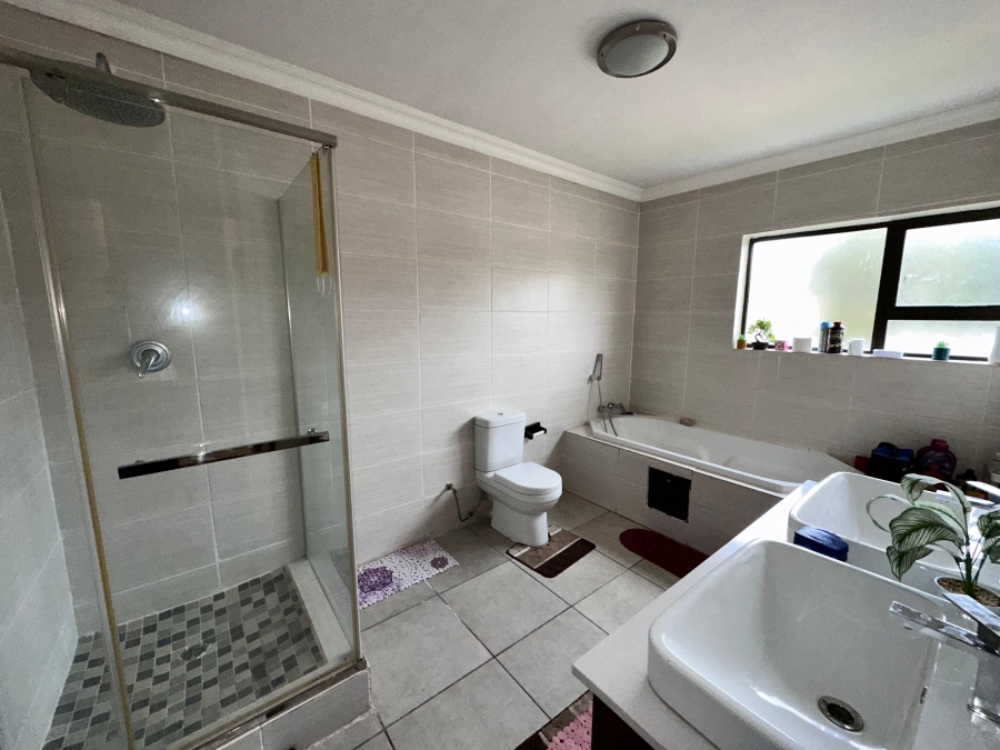 5 Bedroom Property for Sale in Sagewood Gauteng