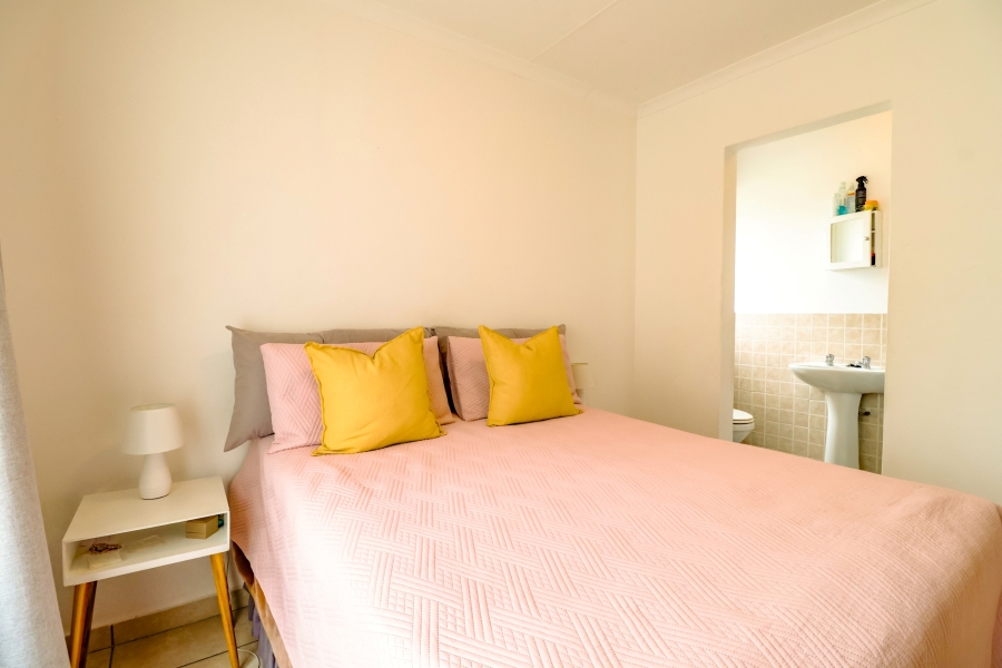 2 Bedroom Property for Sale in Kosmosdal Gauteng