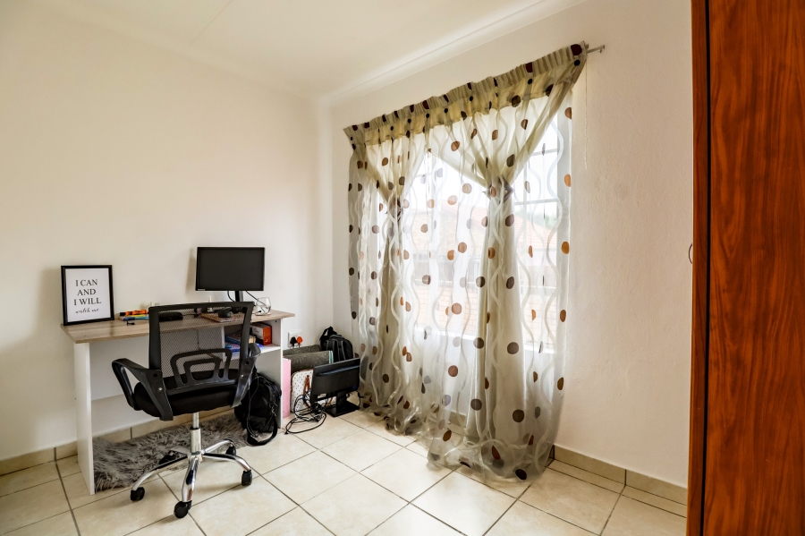 2 Bedroom Property for Sale in Kosmosdal Gauteng