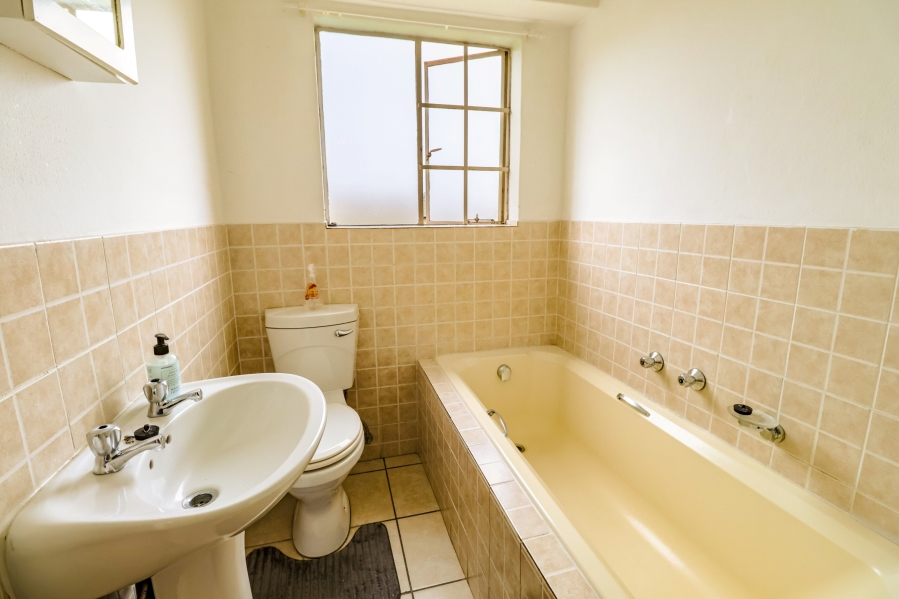 2 Bedroom Property for Sale in Kosmosdal Gauteng