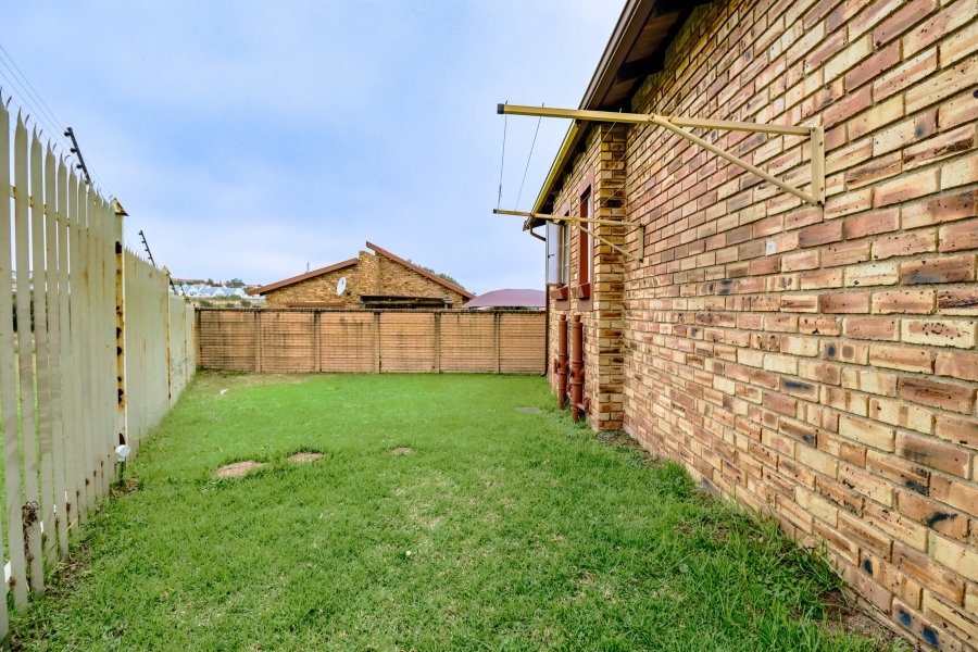 2 Bedroom Property for Sale in Kosmosdal Gauteng