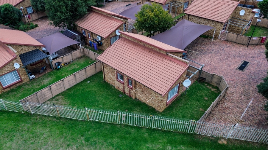 2 Bedroom Property for Sale in Kosmosdal Gauteng