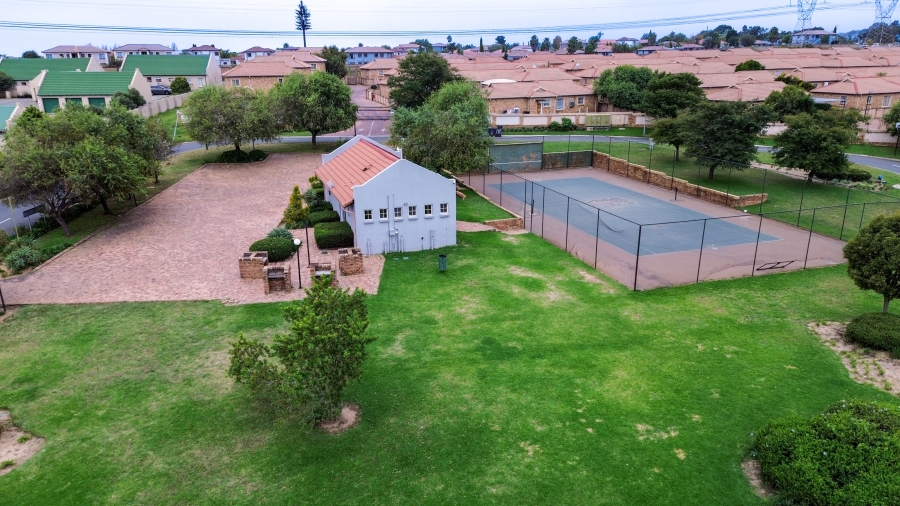 2 Bedroom Property for Sale in Kosmosdal Gauteng
