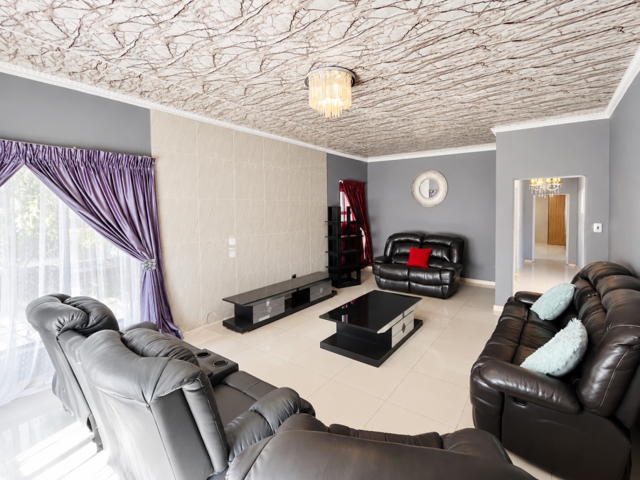 5 Bedroom Property for Sale in Three Rivers East Gauteng