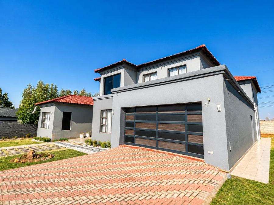 5 Bedroom Property for Sale in Three Rivers East Gauteng