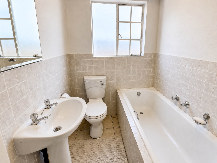 2 Bedroom Property for Sale in Kosmosdal Gauteng