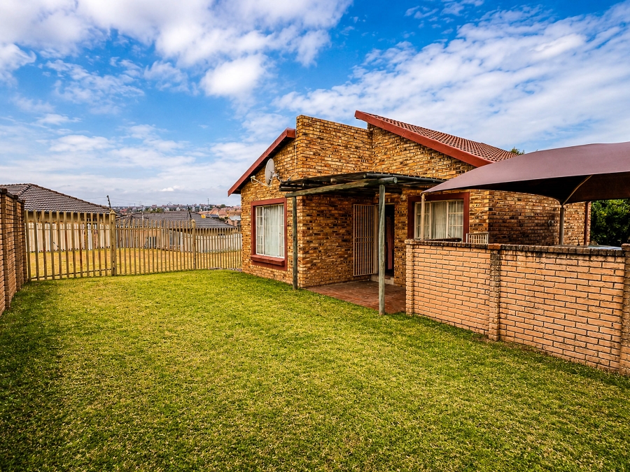 2 Bedroom Property for Sale in Kosmosdal Gauteng