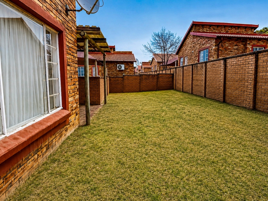 2 Bedroom Property for Sale in Kosmosdal Gauteng