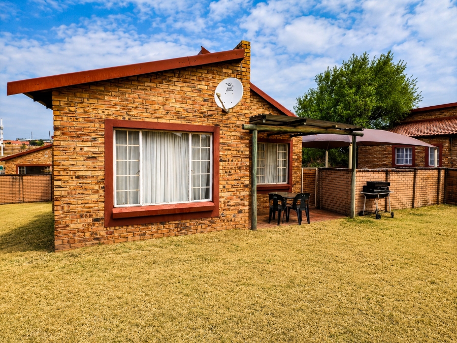 2 Bedroom Property for Sale in Kosmosdal Gauteng