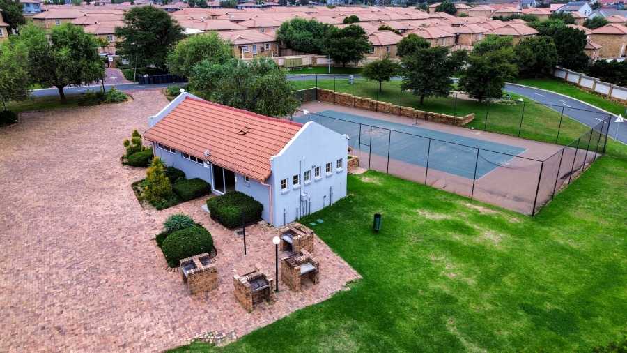 2 Bedroom Property for Sale in Kosmosdal Gauteng