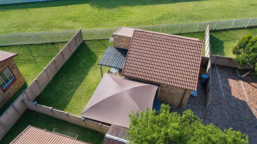 2 Bedroom Property for Sale in Kosmosdal Gauteng