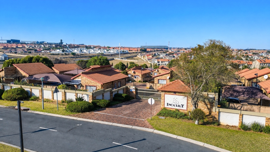 2 Bedroom Property for Sale in Kosmosdal Gauteng