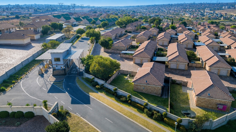 2 Bedroom Property for Sale in Kosmosdal Gauteng