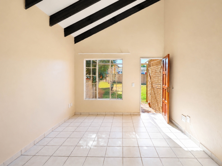 2 Bedroom Property for Sale in Kosmosdal Gauteng