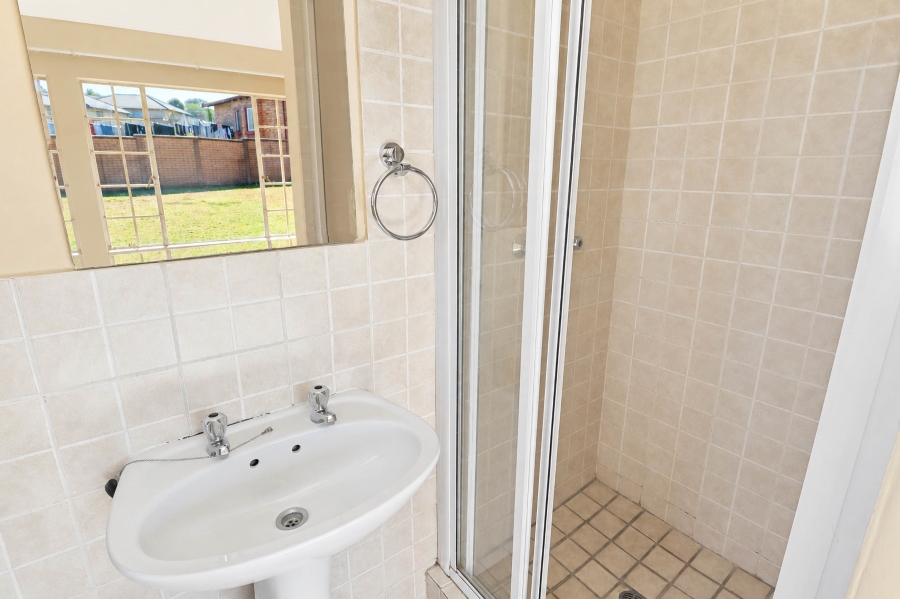 2 Bedroom Property for Sale in Kosmosdal Gauteng