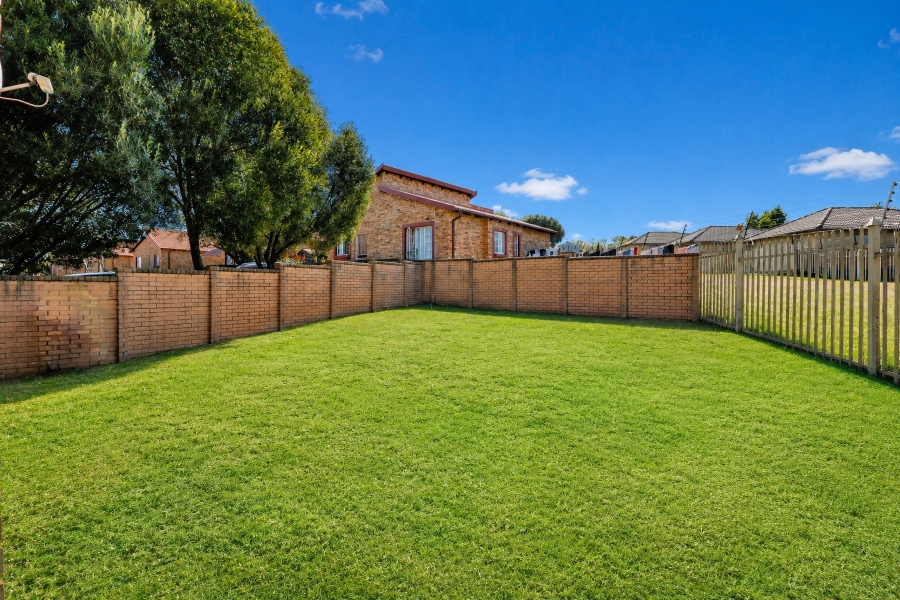2 Bedroom Property for Sale in Kosmosdal Gauteng