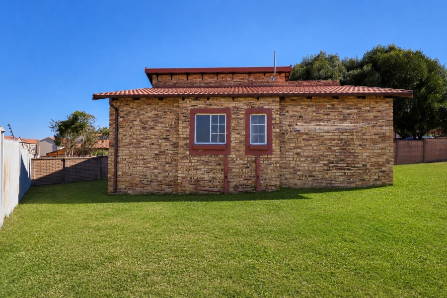 2 Bedroom Property for Sale in Kosmosdal Gauteng