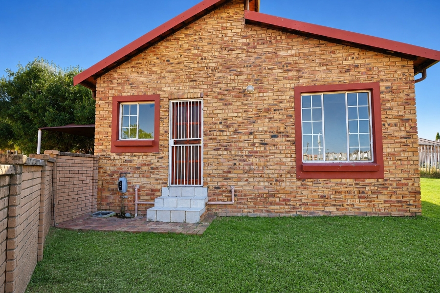 2 Bedroom Property for Sale in Kosmosdal Gauteng