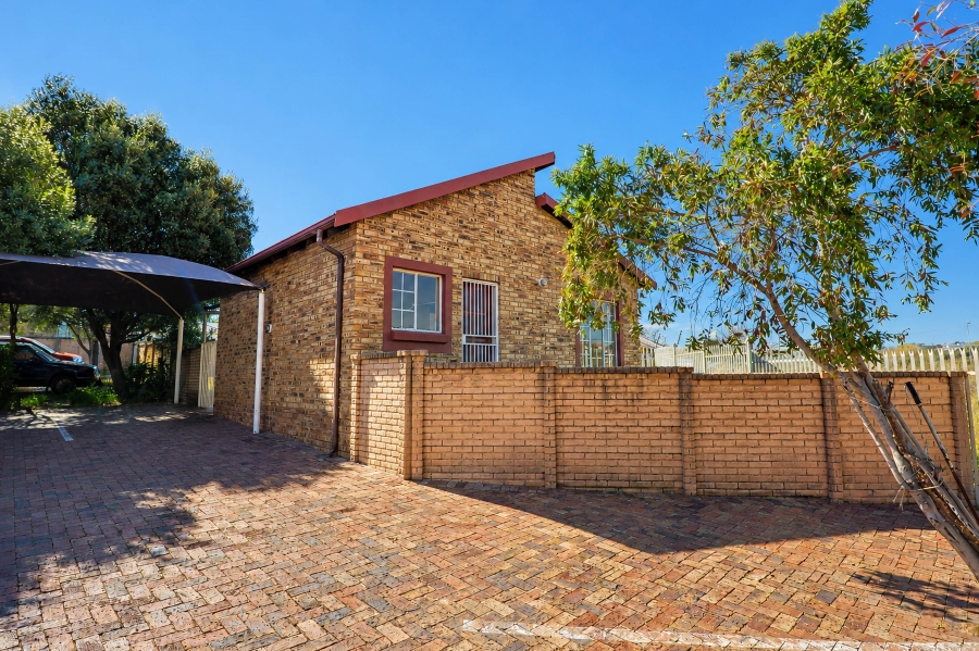 2 Bedroom Property for Sale in Kosmosdal Gauteng