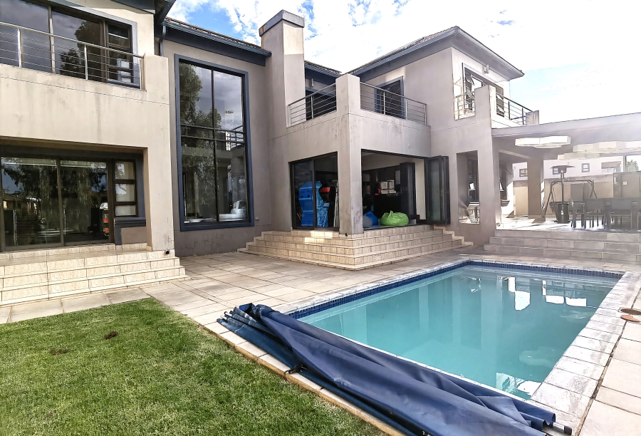To Let 4 Bedroom Property for Rent in Blue Valley Golf Estate Gauteng