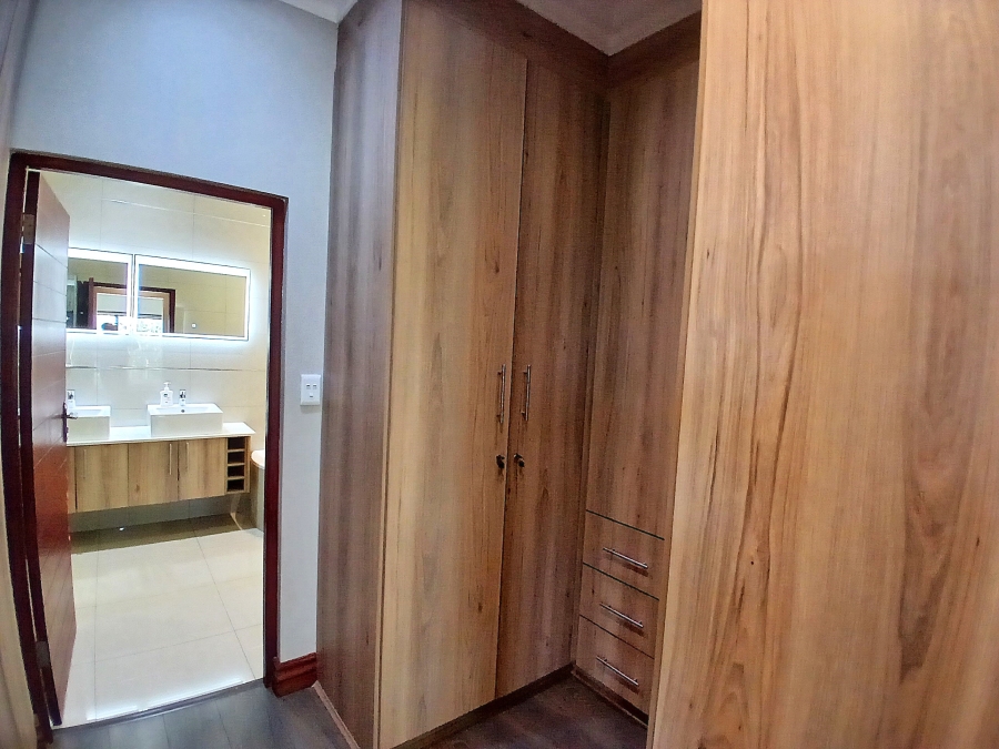 To Let 4 Bedroom Property for Rent in Blue Valley Golf Estate Gauteng