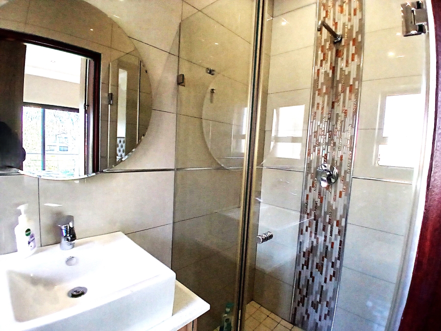To Let 4 Bedroom Property for Rent in Blue Valley Golf Estate Gauteng