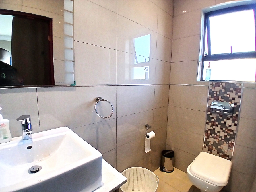 To Let 4 Bedroom Property for Rent in Blue Valley Golf Estate Gauteng