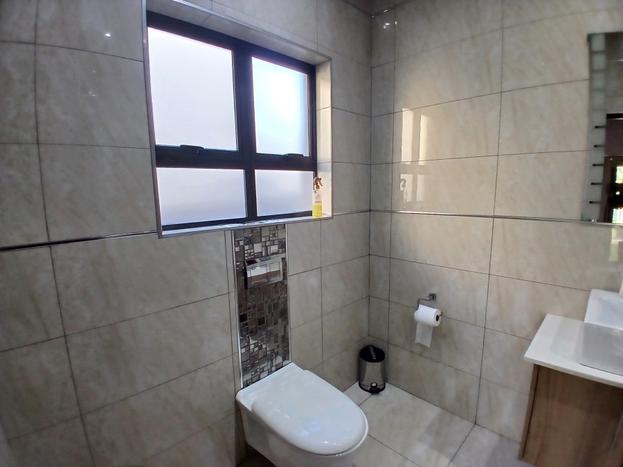 To Let 4 Bedroom Property for Rent in Blue Valley Golf Estate Gauteng