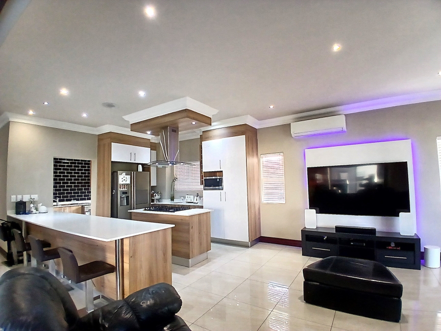 To Let 4 Bedroom Property for Rent in Blue Valley Golf Estate Gauteng