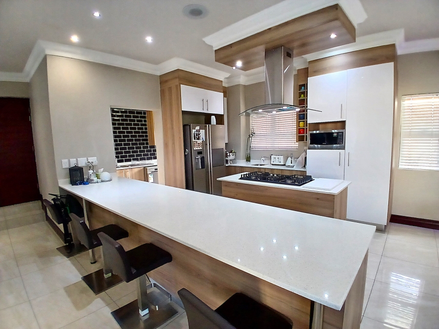 To Let 4 Bedroom Property for Rent in Blue Valley Golf Estate Gauteng