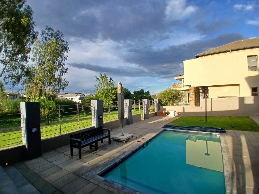 To Let 4 Bedroom Property for Rent in Blue Valley Golf Estate Gauteng