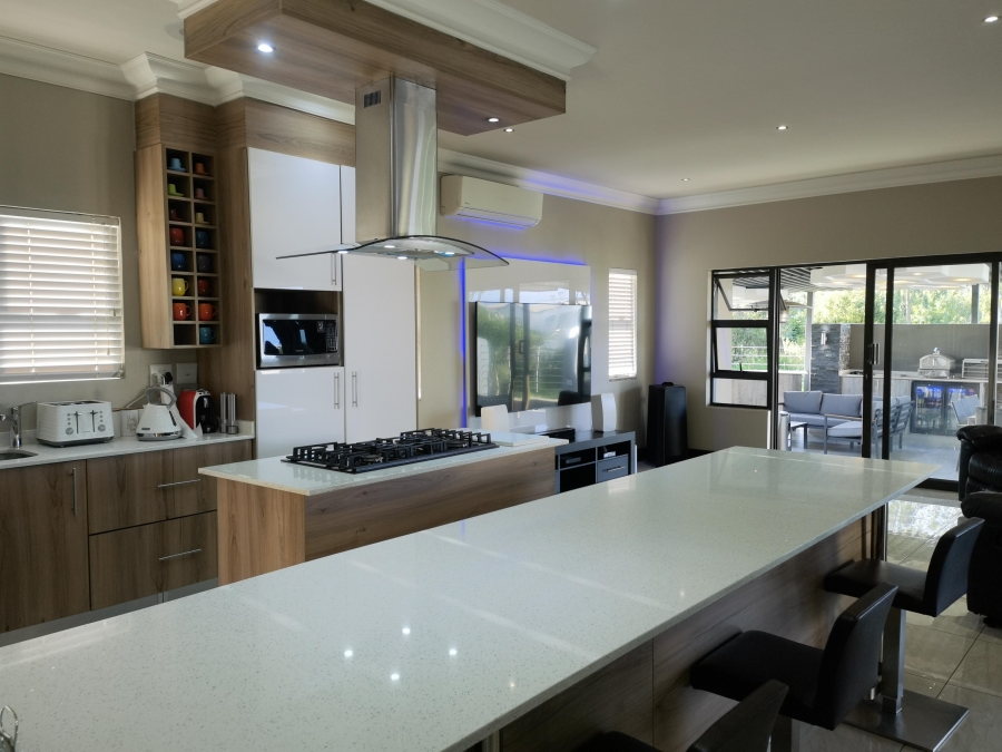To Let 4 Bedroom Property for Rent in Blue Valley Golf Estate Gauteng