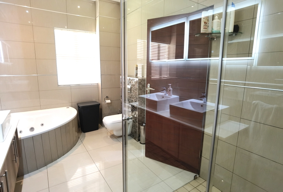To Let 4 Bedroom Property for Rent in Blue Valley Golf Estate Gauteng