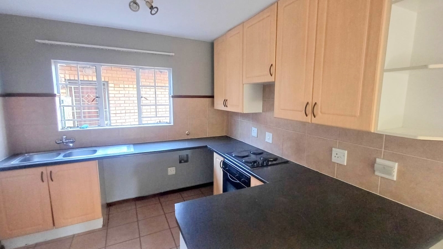 3 Bedroom Property for Sale in Die Hoewes Gauteng