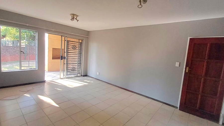 3 Bedroom Property for Sale in Die Hoewes Gauteng