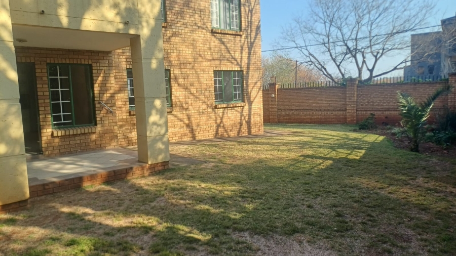 3 Bedroom Property for Sale in Die Hoewes Gauteng