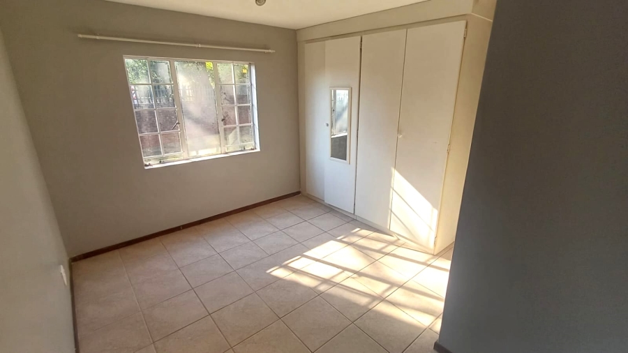 3 Bedroom Property for Sale in Die Hoewes Gauteng