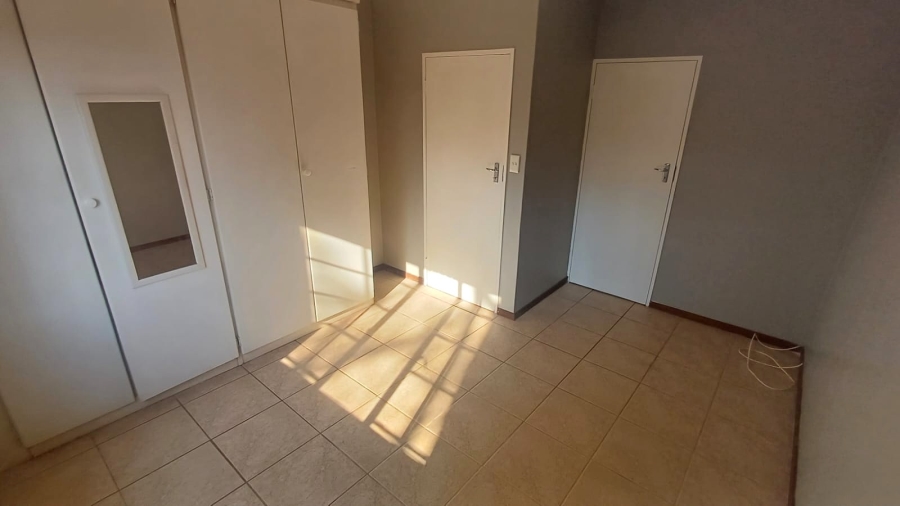 3 Bedroom Property for Sale in Die Hoewes Gauteng