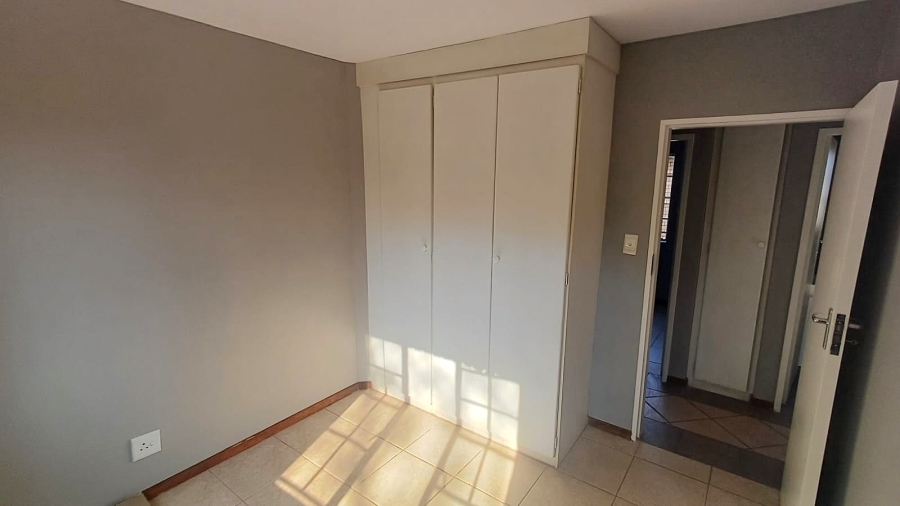 3 Bedroom Property for Sale in Die Hoewes Gauteng