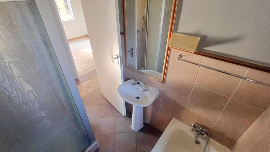 3 Bedroom Property for Sale in Die Hoewes Gauteng