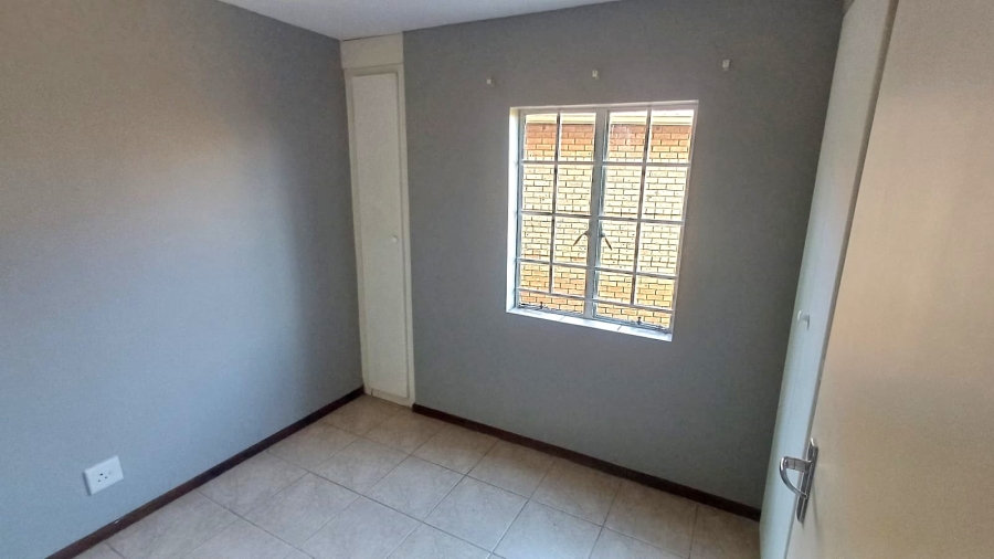 3 Bedroom Property for Sale in Die Hoewes Gauteng
