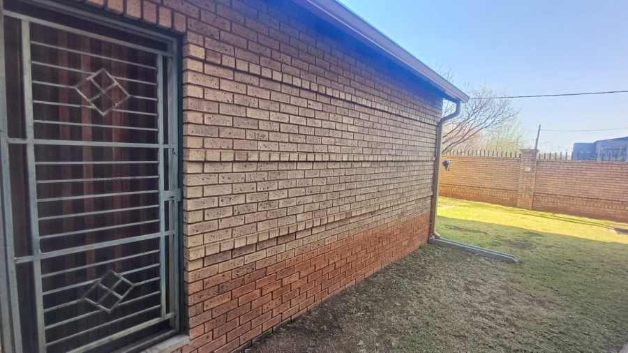 3 Bedroom Property for Sale in Die Hoewes Gauteng