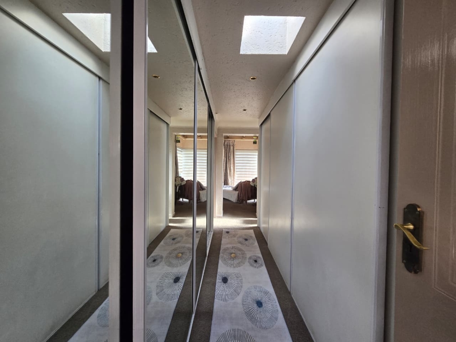 5 Bedroom Property for Sale in Meyersdal Gauteng