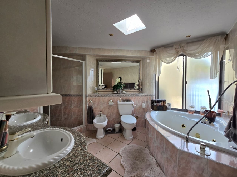 5 Bedroom Property for Sale in Meyersdal Gauteng